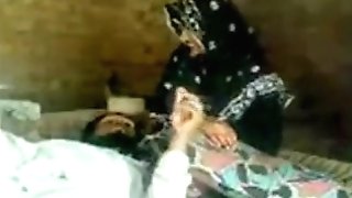 Pakistani Wifey Gets Fucked Hard By Neighbor Uncle